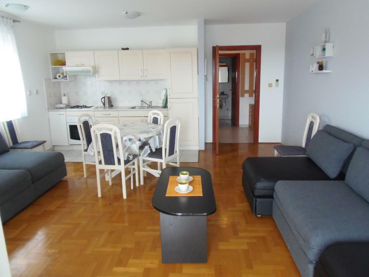 Apartment Dora Pula Exterior photo